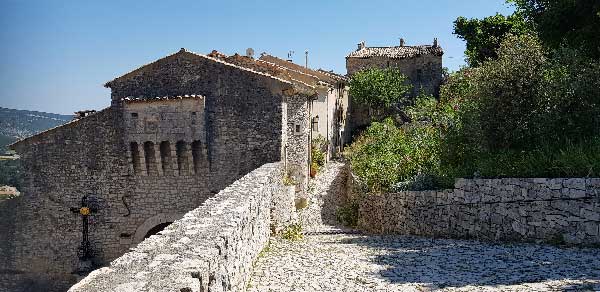 Vieux-village-de-Banon